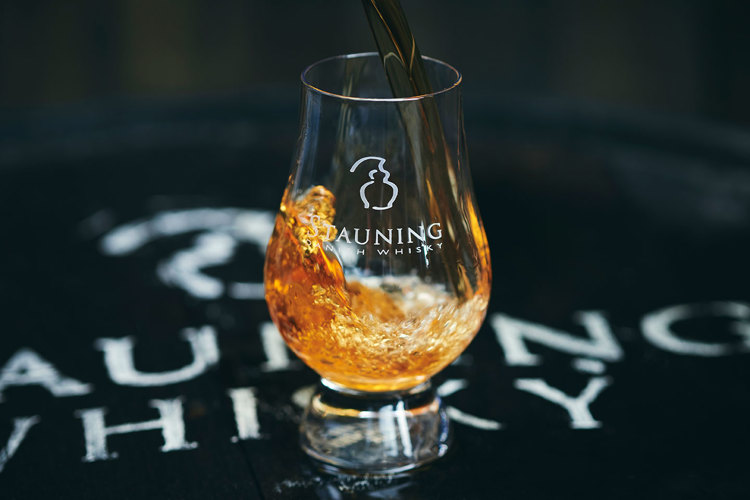 Besøg hos Stauning Whiskey